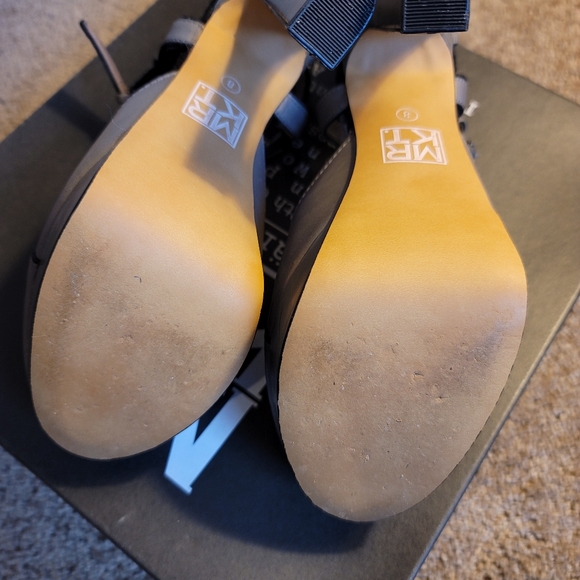 "Patty" Charcoal Grey/Gray Shoes by MRKT. Size 8 - Picture 4 of 4